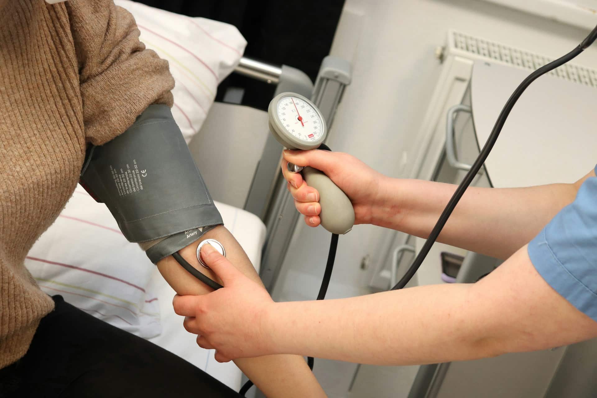 cna checking blood pressure